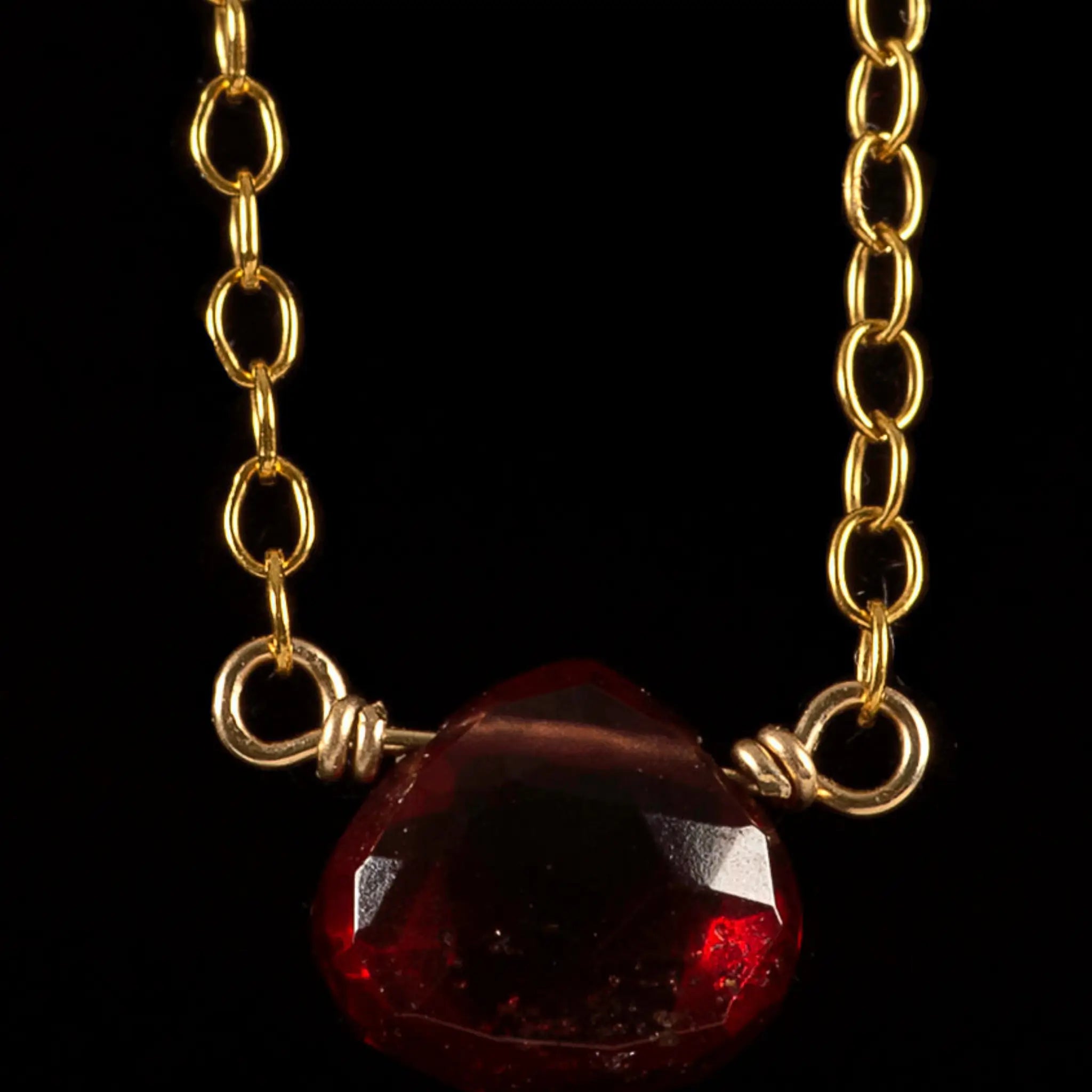 Small garnet necklace deals